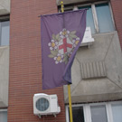 Zastave ispred zgrade opštine Gornji Milanovac